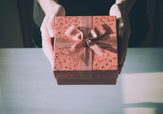 EasyIron Spray is the perfect gift for any occasion. It is versatile, portable and convenient. With it, remove wrinkles easily and quickly without ironing ever again.
