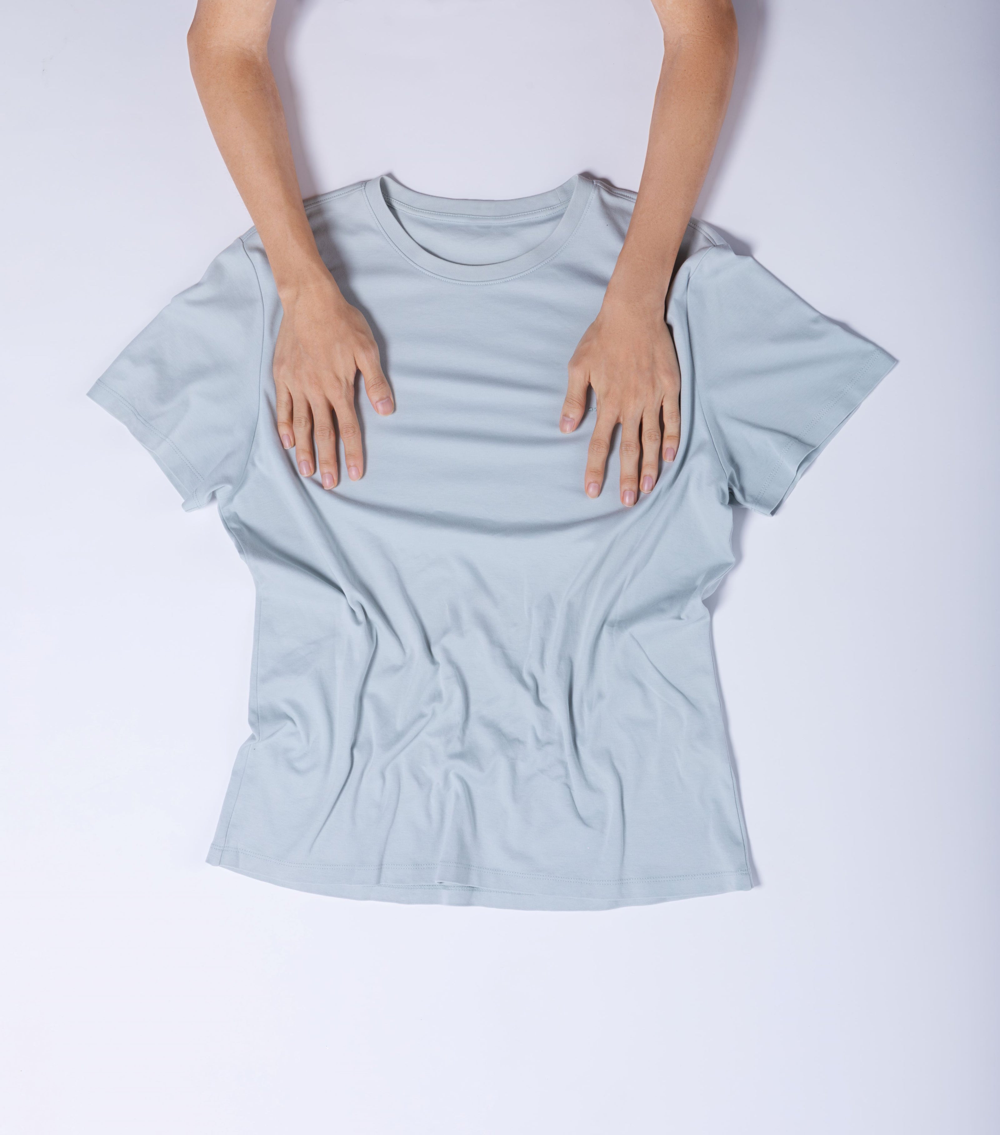 Step 2: Tug the wrinkled parts of your clothes to remove the wrinkles. Repeat the process if necessary.